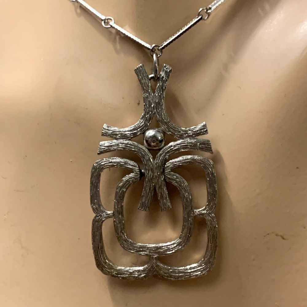60’s 70’s VINTAGE SILVERTONE MODERNIST ABSTRACT BRUTALIST PENDANT NECKLA…